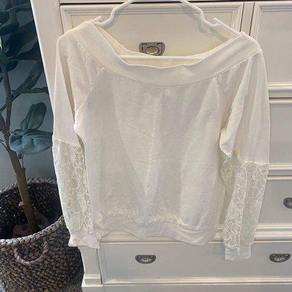 The Buckle, Daytrip off the shoulder top - Picture 1 of 2